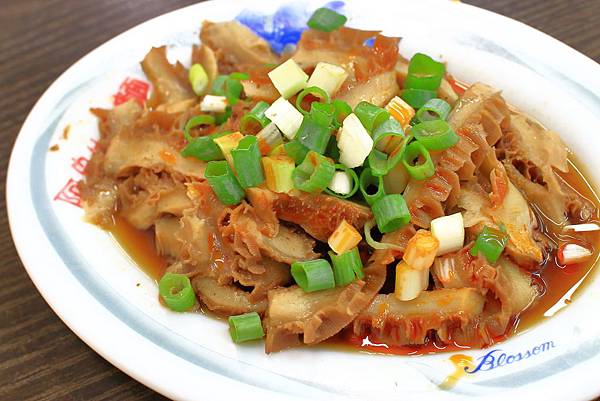 【新莊美食】阿忠牛肉麵-超過30年老店，濃郁香氣逼人的湯頭讓你一喝就愛不釋手