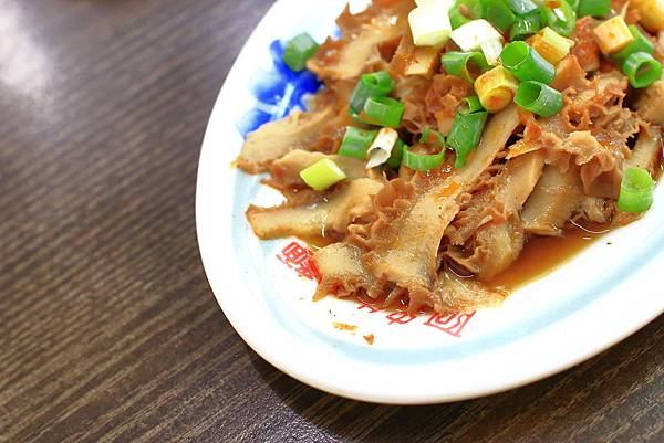 【新莊美食】阿忠牛肉麵-超過30年老店，濃郁香氣逼人的湯頭讓你一喝就愛不釋手