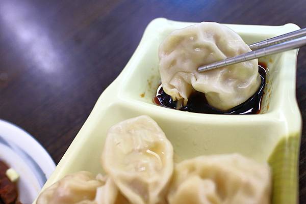 【新莊美食】阿忠牛肉麵-超過30年老店，濃郁香氣逼人的湯頭讓你一喝就愛不釋手