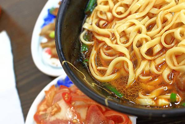 【新莊美食】阿忠牛肉麵-超過30年老店，濃郁香氣逼人的湯頭讓你一喝就愛不釋手