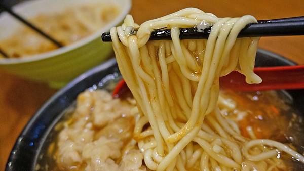 【汐止美食】海龍王魷魚羹-汐止老街上的超人氣排隊美食