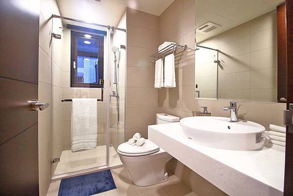 【汐止建案】忠孝大院-千坪莊園，有如大型院園般舒適環境，鄰近火車站5分鐘，生活機能樣樣都方便