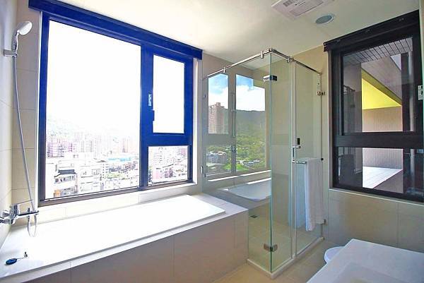 【汐止建案】忠孝大院-千坪莊園，有如大型院園般舒適環境，鄰近火車站5分鐘，生活機能樣樣都方便