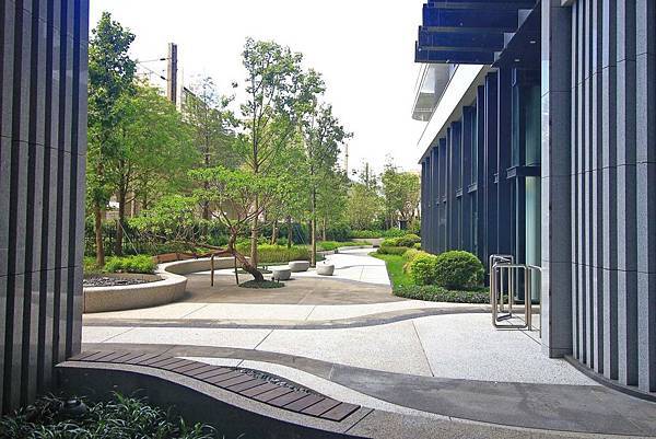 【汐止建案】忠孝大院-千坪莊園，有如大型院園般舒適環境，鄰近火車站5分鐘，生活機能樣樣都方便