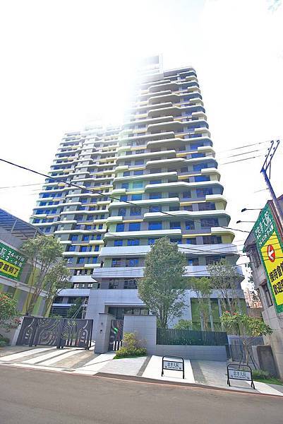 【汐止建案】忠孝大院-千坪莊園，有如大型院園般舒適環境，鄰近火車站5分鐘，生活機能樣樣都方便