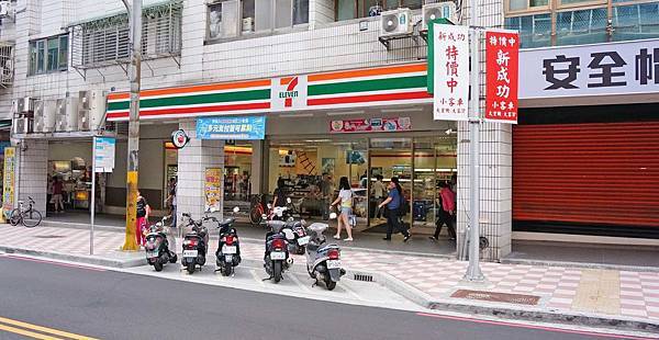 【汐止建案】忠孝大院-千坪莊園，有如大型院園般舒適環境，鄰近火車站5分鐘，生活機能樣樣都方便