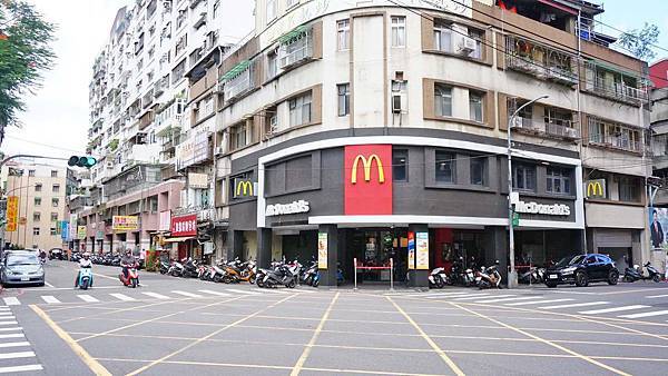 【汐止建案】忠孝大院-千坪莊園，有如大型院園般舒適環境，鄰近火車站5分鐘，生活機能樣樣都方便