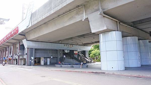 【汐止建案】忠孝大院-千坪莊園，有如大型院園般舒適環境，鄰近火車站5分鐘，生活機能樣樣都方便