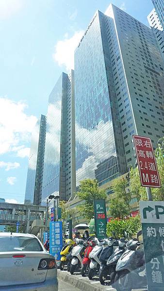 【汐止建案】忠孝大院-千坪莊園，有如大型院園般舒適環境，鄰近火車站5分鐘，生活機能樣樣都方便