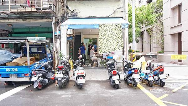 【台北美食】阿娥水餃-每到中午用餐時間必定大排長龍的水餃店