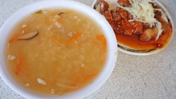 【台北美食】香菇肉粥-沒有店名沒有招牌的超強平價路邊攤美食