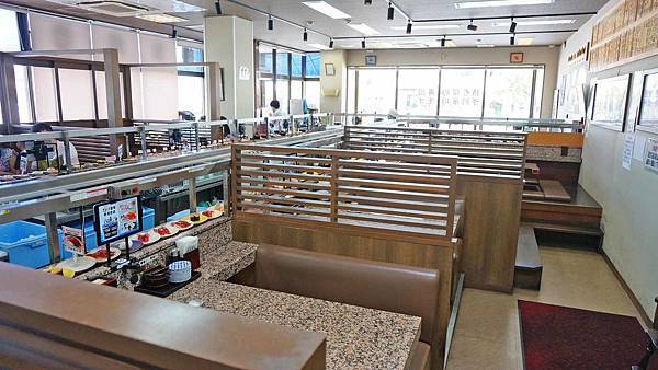 【沖繩美食】迴轉壽司市場-美國村必吃！新鮮度爆表的美味迴轉壽司