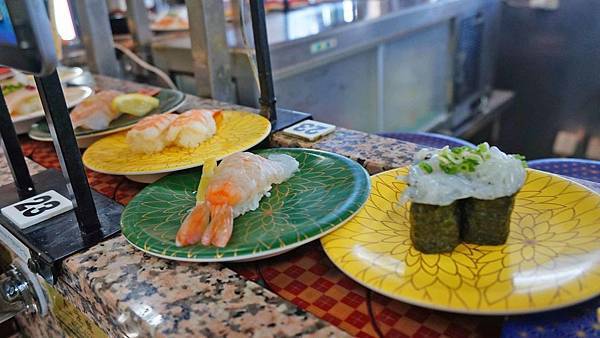 【沖繩美食】迴轉壽司市場-美國村必吃！新鮮度爆表的美味迴轉壽司
