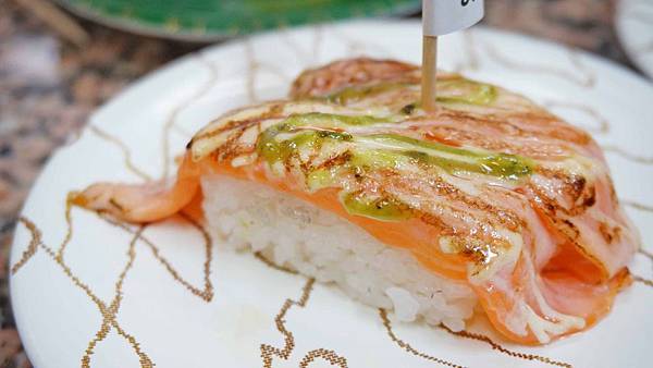 【沖繩美食】迴轉壽司市場-美國村必吃！新鮮度爆表的美味迴轉壽司