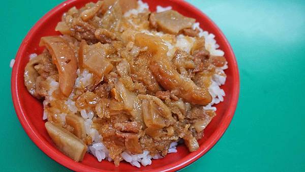 【汐止美食】大汐止排骨酥麵-在地人也讚不絕口的超強魯肉飯