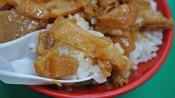 【汐止美食】大汐止排骨酥麵-在地人也讚不絕口的超強魯肉飯