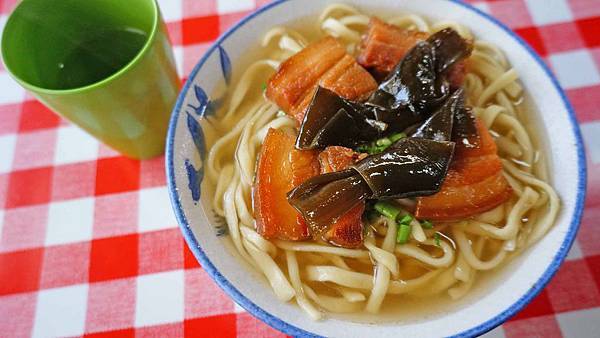 【沖繩美食】宮里そば-無敵便宜又美味讓人讚不絕口的焢肉麵
