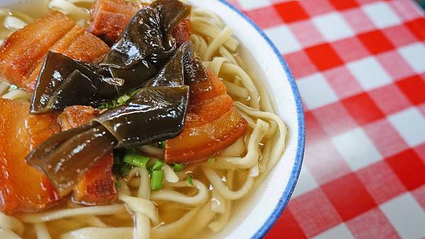 【沖繩美食】宮里そば-無敵便宜又美味讓人讚不絕口的焢肉麵