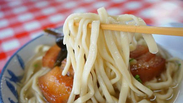 【沖繩美食】宮里そば-無敵便宜又美味讓人讚不絕口的焢肉麵