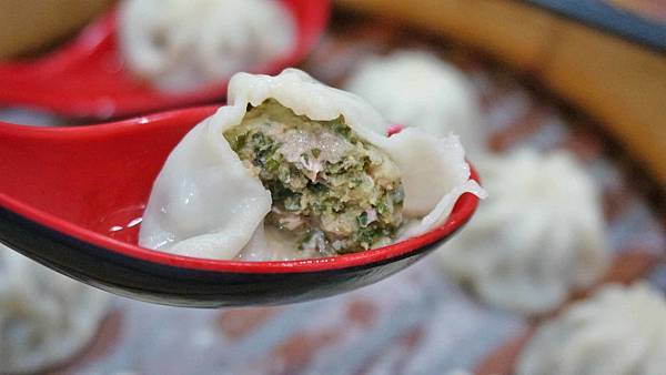 【汐止美食】點個讚湯包-讓人讚不絕口的九層塔湯包