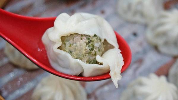 【汐止美食】點個讚湯包-讓人讚不絕口的九層塔湯包