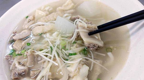 【台北美食】牛霸小吃店-吃了會讚不絕口的清燉牛肉麵