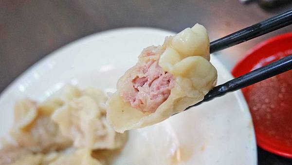 【板橋美食】二哲家-皮薄餡多，在地人都推薦的美味水餃店