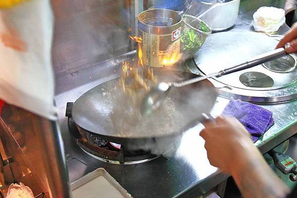 【桃園美食】大廟生炒羊肉-宵夜時間才會出現的爆美味路邊攤美食