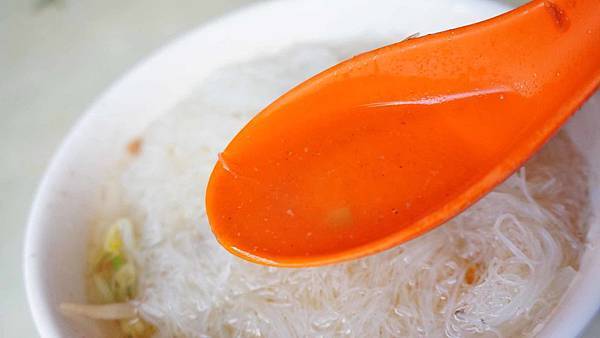 【台北美食】蓬萊國小麵店-沒有招牌沒有店名網路高評價的小吃店