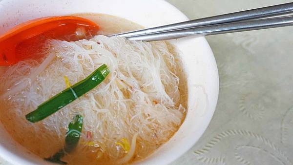 【台北美食】蓬萊國小麵店-沒有招牌沒有店名網路高評價的小吃店