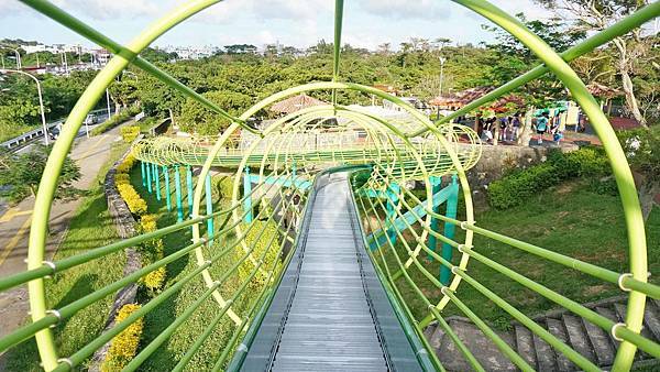 【沖繩景點】浦添公園溜滑梯-長度超過90公尺需滑1分鐘以上的超長滾輪式溜滑梯