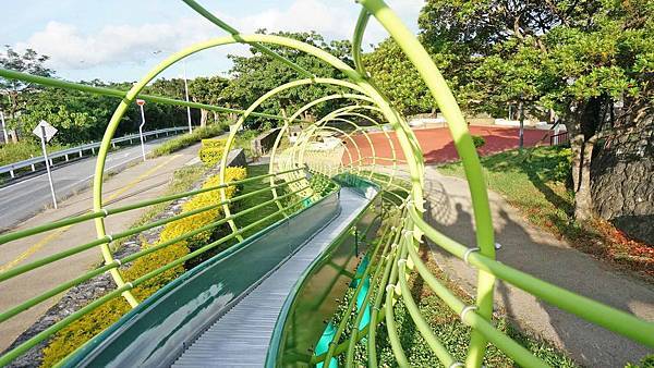 【沖繩景點】浦添公園溜滑梯-長度超過90公尺需滑1分鐘以上的超長滾輪式溜滑梯
