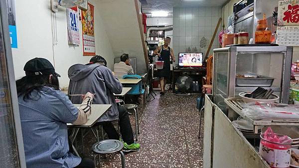 【台北美食】69年老店麵攤-絕無僅有的銅板價,CP值爆表的隱藏版美食 【台北美食】69年老店麵攤-絕無僅有的銅板價,CP值爆表的隱藏版美食