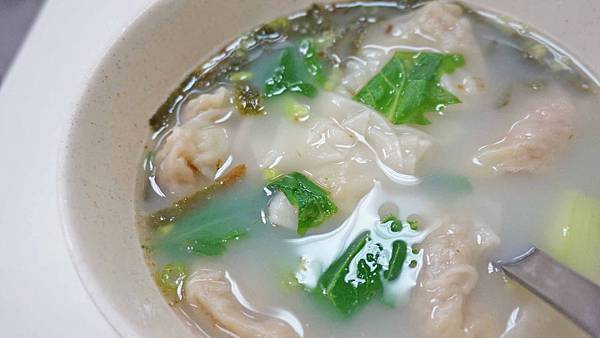 【台北美食】開泰美食-便宜美味又大顆的餛飩湯美食 【台北美食】開泰美食-便宜美味又大顆的餛飩湯美食