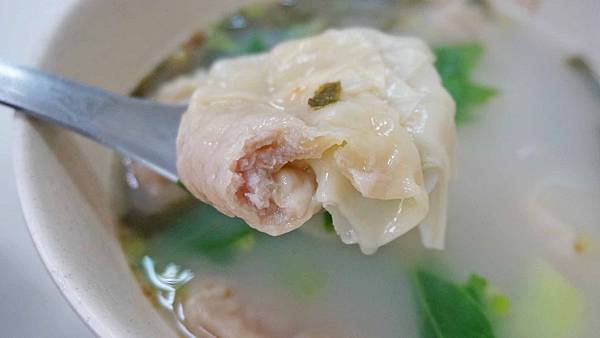 【台北美食】開泰美食-便宜美味又大顆的餛飩湯美食 【台北美食】開泰美食-便宜美味又大顆的餛飩湯美食
