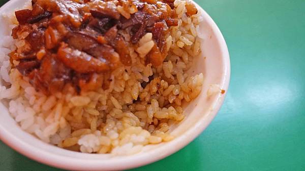 【台北美食】原味滷肉飯-日劇也來採訪的路邊攤美食小吃店