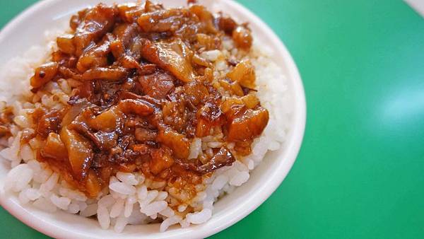 【台北美食】原味滷肉飯-日劇也來採訪的路邊攤美食小吃店