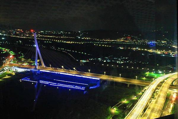 【台北景點】北投垃圾焚化廠觀景台-全台唯一免費室內台北高空夜景景點