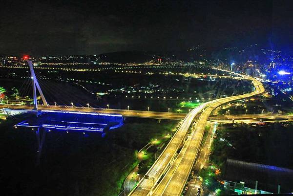 【台北景點】北投垃圾焚化廠觀景台-全台唯一免費室內台北高空夜景景點