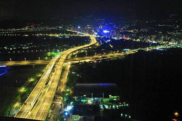 【台北景點】北投垃圾焚化廠觀景台-全台唯一免費室內台北高空夜景景點