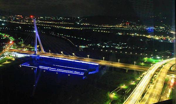 【台北景點】北投垃圾焚化廠觀景台-全台唯一免費室內台北高空夜景景點