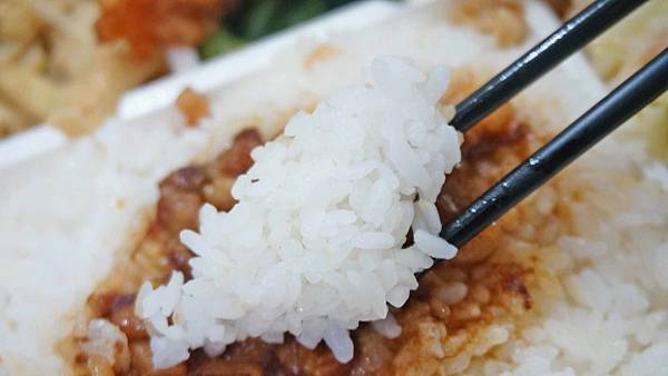 【台北美食】七喜排骨-比一般還要大上一倍的超大塊排骨飯