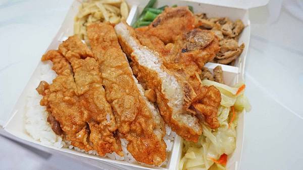 【台北美食】七喜排骨-比一般還要大上一倍的超大塊排骨飯 【台北美食】七喜排骨-比一般還要大上一倍的超大塊排骨飯