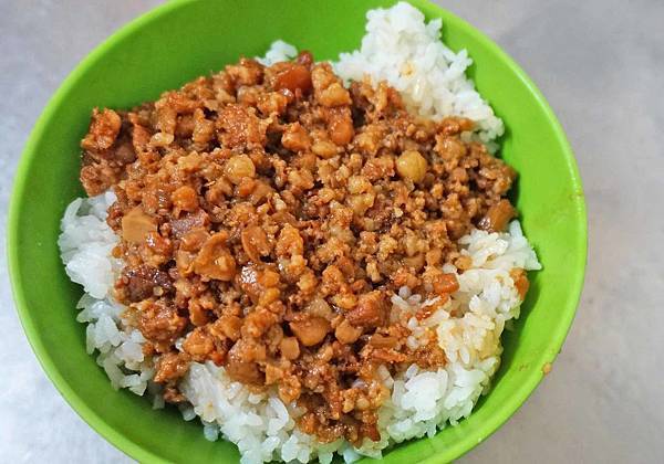 【三重美食】阿分魯肉飯-簡單又便宜的老字號美食小吃店 【三重美食】阿分魯肉飯-簡單又便宜的老字號美食小吃店