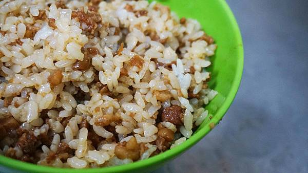 【三重美食】阿分魯肉飯-簡單又便宜的老字號美食小吃店