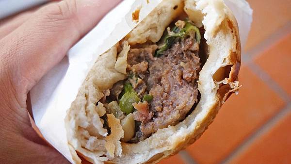 【台北美食】赤肉胡椒餅-只要名店一半的價格就能吃到美味的胡椒餅