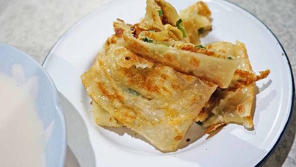 【台北美食】洪文豆漿小吃店-吃了會讓你愛不釋手的爆強豆漿蛋餅早餐店