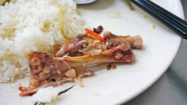 【台北美食】金荔園雞腿飯-超厚實又多汁的美味雞腿