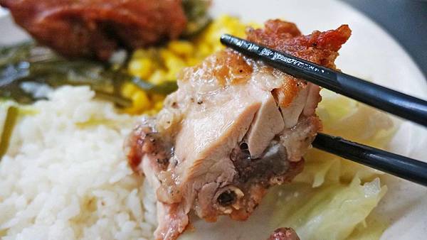 【台北美食】金荔園雞腿飯-超厚實又多汁的美味雞腿