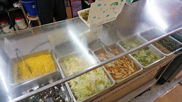 【台北美食】金荔園雞腿飯-超厚實又多汁的美味雞腿